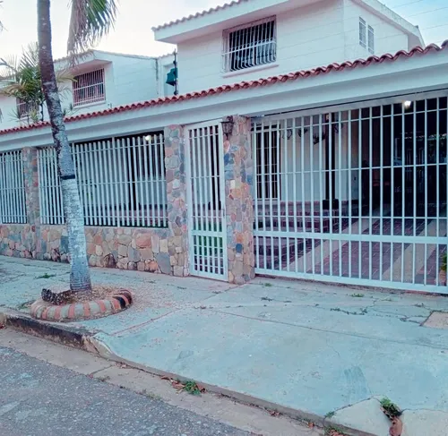 Gl Casa En Urb.el Parral Amoblado
