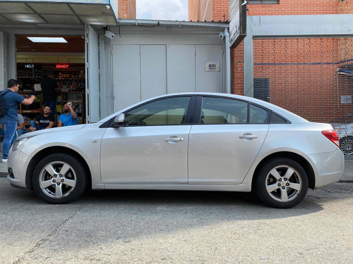 Imagen 2 de 12 de Chevrolet Cruze Sedan