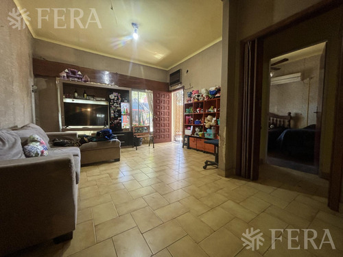 Venta De Casa 3 Ambientes Con Cochera En Wilde