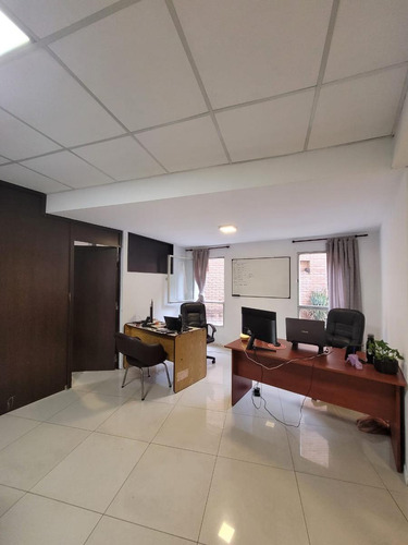 Oficina En Edificio Histórico Excelente Ubicación A Metros Plaza San Martín