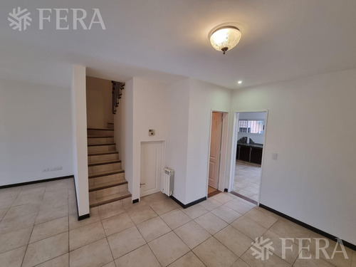 Venta De Casa 5 Ambientes Con Cochera Y Piscina En Belén De Escobar