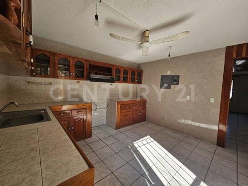 Casa En Venta En Fracc. Valle Marino, Av. Universidad, Villahermosa Tabasco