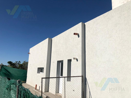 Casa En Venta 4 Ambientes En Santa Lucia - Pilar Del Este