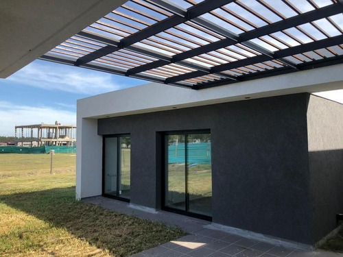 Imagen 11 de 30 de Magnifica Casa En Venta De 4 Ambientes En Barrio Santa Inés - Canning