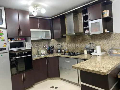 Moderno Apartamento En Venta, Urb. La Placera San Jacinto, Maracay, 25-18516 Mv
