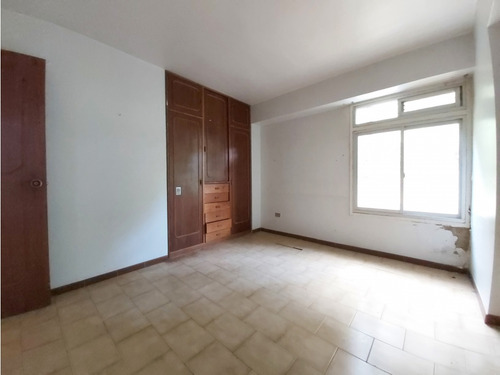 Los Naranjos. Venta Apartamento 171 Mt2 3h+serv/ 3b / 2e