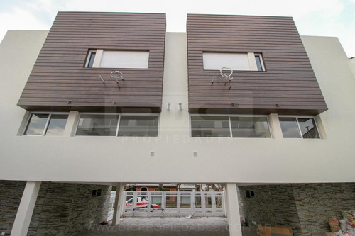 Imagen 6 de 30 de Triplex 5 Ambientes Con Jardin A Estrenar En Florida