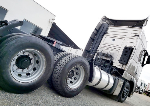 Imagem 7 de 13 de Volvo Fh460