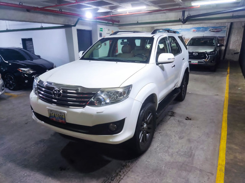 Toyota  Fortuner Sr 4x4