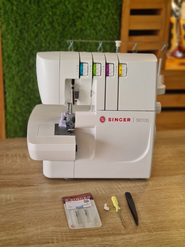 Maquina Overlock Singer S0105