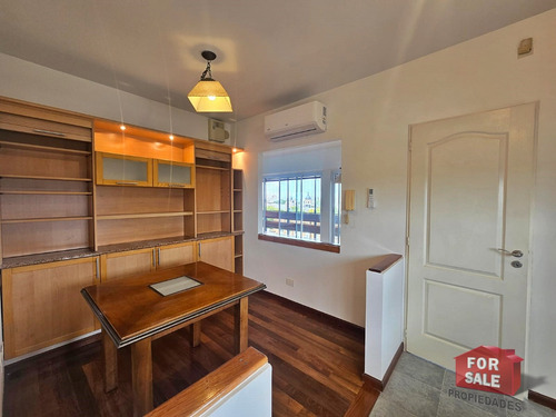 Extraordinario Piso De 3 Ambientes Con Dependencia, Cochera Y Balcón