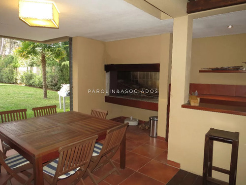Casa En Venta De 5 Dormitorios En Montoya, Punta Del Este.