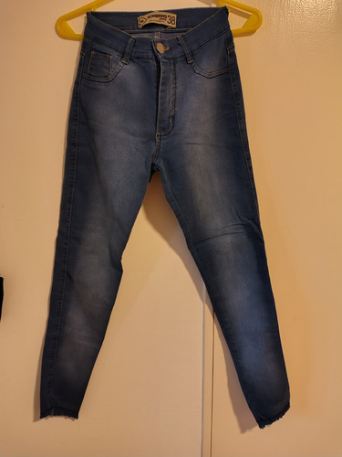 Jean Elastiz. Chupín T38 Chico, 56cm Cintura, 93cm Largo (Usado)