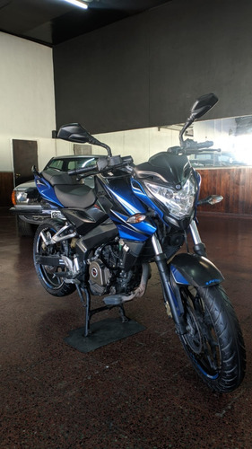 Imagen 2 de 25 de Moto Bajaj Rouser 2015