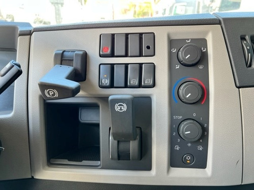 Imagem 9 de 11 de Volvo Vm330 Vm 330 I-shift 4x2 = P360 19320 2035 P340 1933