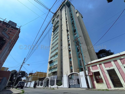 Apartamento En Venta En El Centro De Maracay De 105mts2 23-33541 Holder 