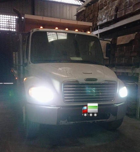 Imagen 2 de 8 de Freightliner M2 106