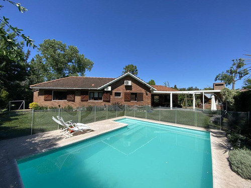 Casa De 3 Dormitorios Con Pileta Y Parrillero - Aldea - Fisherton