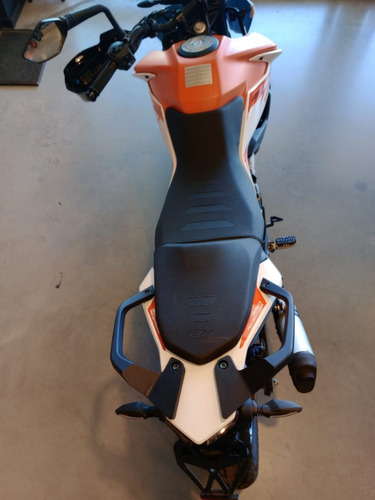Imagen 3 de 22 de Motocicleta Ktm Adventure 250 2023 0km Blanca Con Naranja