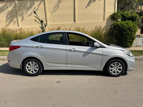 Imagen 10 de 21 de Hyundai Accent 1.6 At Gl Sedan