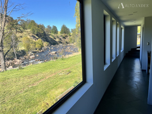 Casa En Venta De 4 Dorm. En Coihaique
