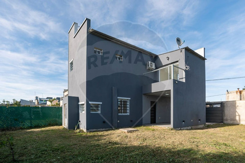 Casa En Venta En Arana