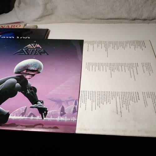 Imagen 3 de 5 de Asia Astra Lp, King Crimson Emerson Palmer Genesis Leer