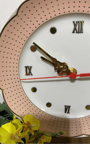 Imagem 2 de 4 de Relógio Porcelana Poá Detalhes Ouro 21cm