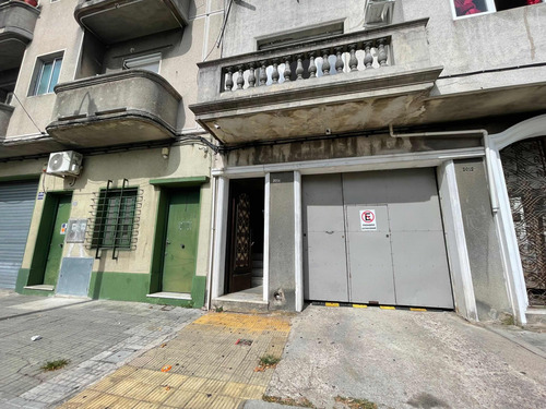 Vende En La Comercial 2 Casas, 1 Apartamento Y Parking
