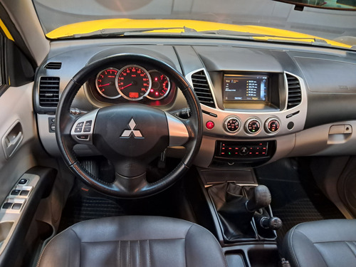 Mitsubishi L200 SAVANA 3.2 4X4 16V TURBO INTERCOOLER DIESEL 4P MANUAL