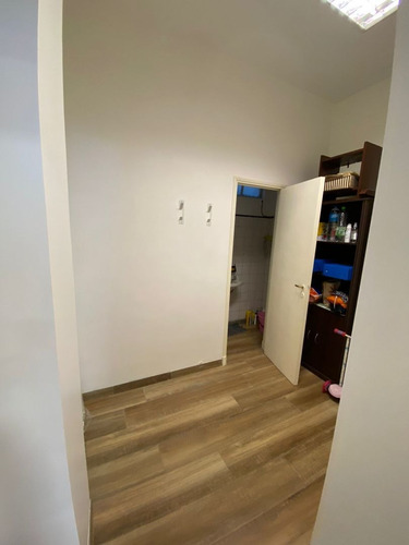 Imagen 7 de 10 de Oficina Totalmente Reciclada