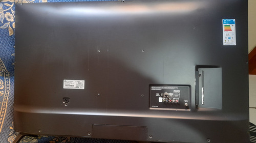Imagem 2 de 9 de Smart Tv LG 50 Polegadas, Com Parte Da Tela Com Defeito.