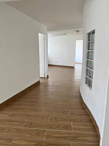 Sala Comercial Com Vista Magnifica Do Centro Histórico De Sp, Todo Reformado, Conjunto 1 Por Andar, Bem Ventilado E Com Portaria