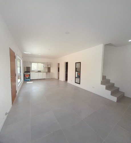 Duplex En Venta De 3 Ambientes En Berazategui. Apto Credito. Financiacion.