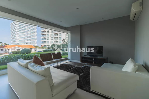 Alquiler Apartamento Tres Dormitorios Playa Brava Edificio Brava Biarritz