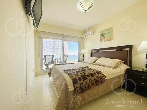 Imagen 9 de 17 de Venta De Apartamento 2 Dormitorios Con Vista Al Mar En Playa Mansa, Punta Del Este- Ref: 54462