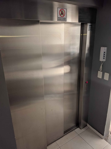 Apartamento Em São Vicente, Prédio De 3 Andares Com Elevador Em Frente A Estação Do Vlt Mascarenhas