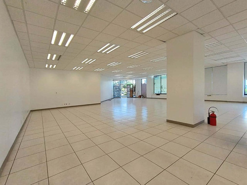 Local Comercial En Renta En Planta Baja En Av. Constituyentes, Querétaro, Querétaro