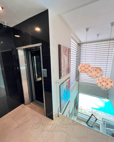 En Venta Hermosa Casa Con Piscina 410 M² Urb. San Jacinto Maracay Aragua