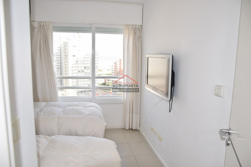 Apartamento En Brava, 3 Dormitorios *- Ref: 4808