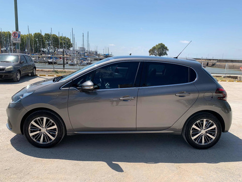 Imagen 14 de 23 de Peugeot 208 2017 1.6 Feline