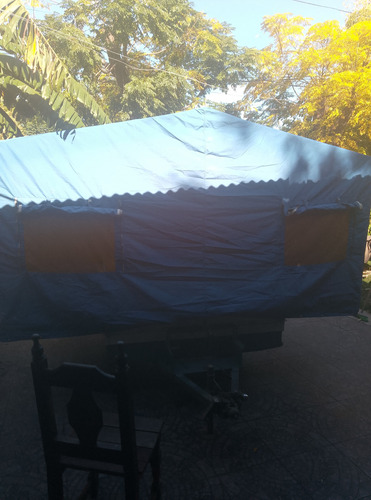 Trailer Con Carpa Con Lona Protectora De Lluvia