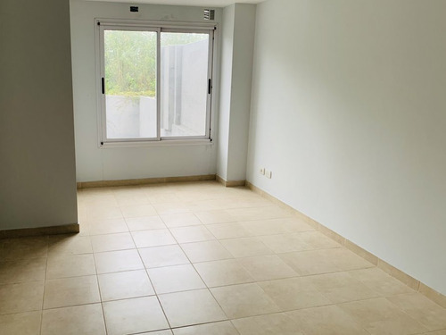 Imagen 2 de 5 de Departamento 2 Ambientes En Banfield