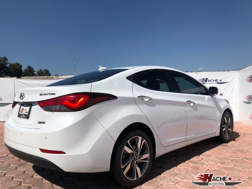 Imagen 8 de 12 de Hyundai Version Limited Tech Elantra 2016