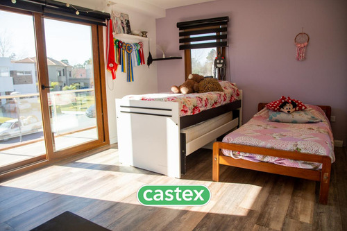 Casa En Venta En Terralagos, Canning