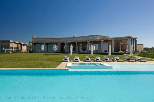 Terreno En Barrio Cerrado Al Mar- Uruguay