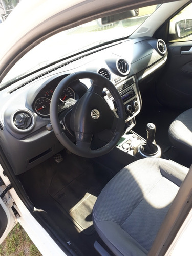 Imagem 9 de 9 de Volkswagen Voyage 1.0 Vht Trend Total Flex 4p 2012