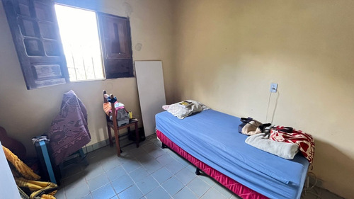 Casa De 6 Cômodos Com Área Livre