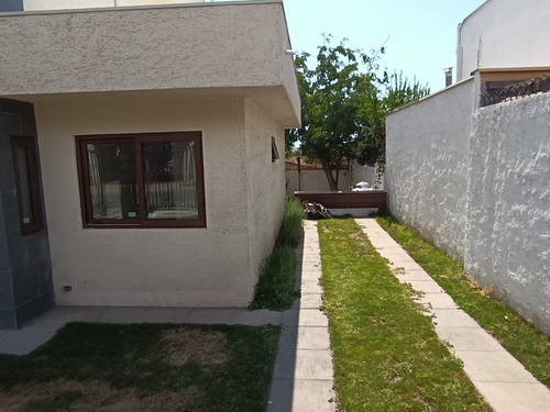 Imagen 3 de 25 de Exclusiva Casa En Arriendo Pintor Cosme San Martin, La Reina