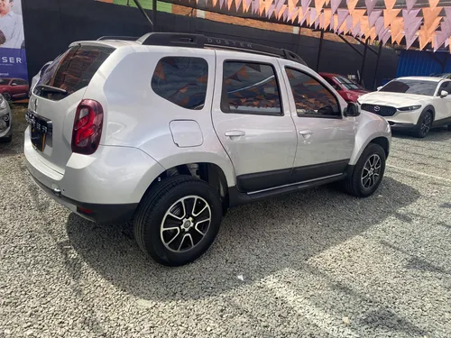 Renault Duster DYNAMIQUE/INTENS MT 1600CC 4X2
